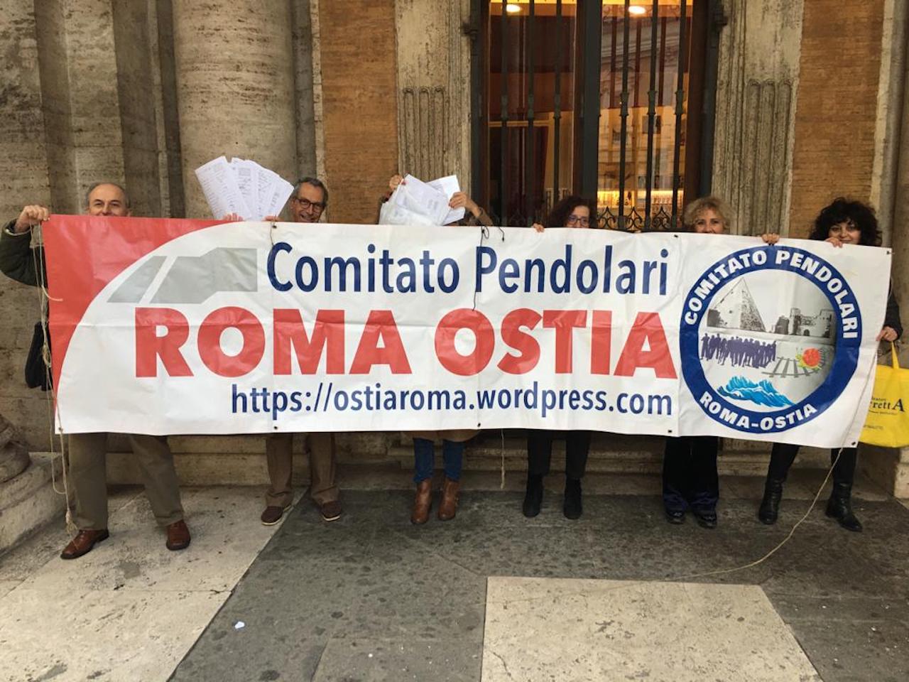 Firme protesta comitato pendolari Roma Lido