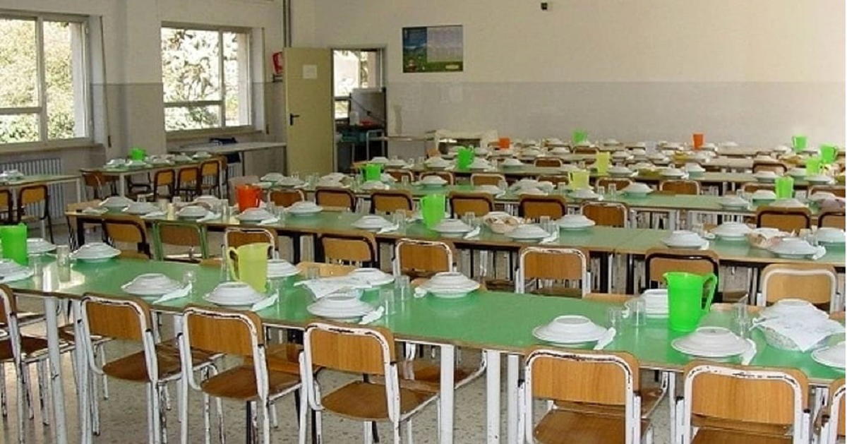 Chiodo nel piatto della mensa scolastica: sindaco sospende servizio