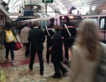 I controlli dei Carabinieri nella stazione metro ottaviano