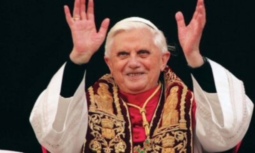 Papa Ratzinger potrebbe diventare santo