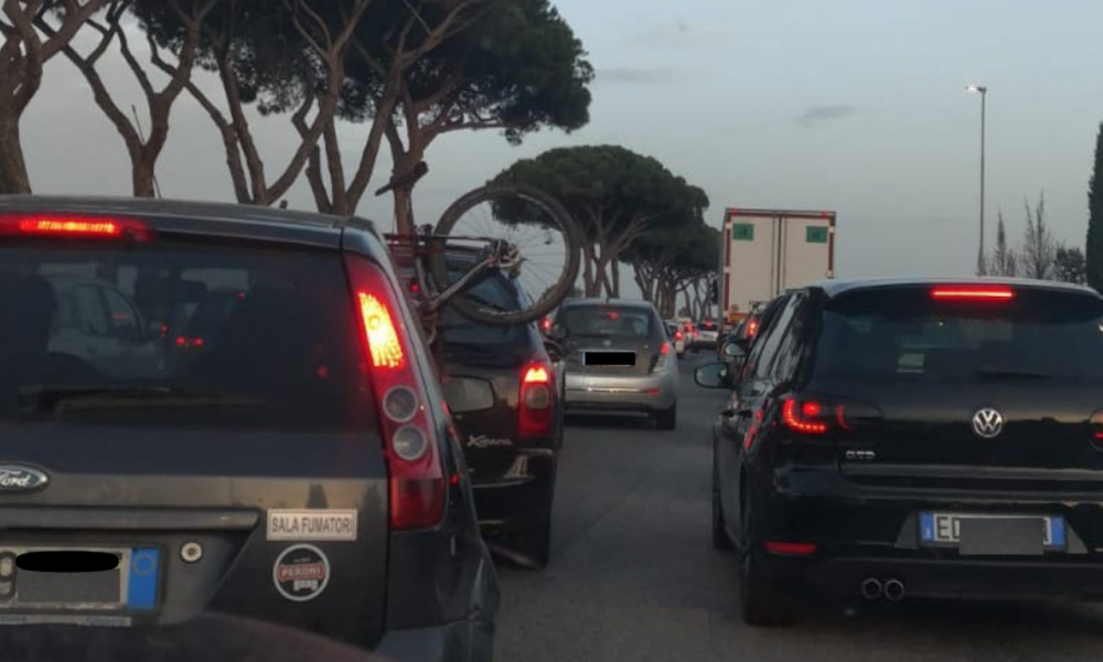 Traffico paralizzato dal maltempo a Roma