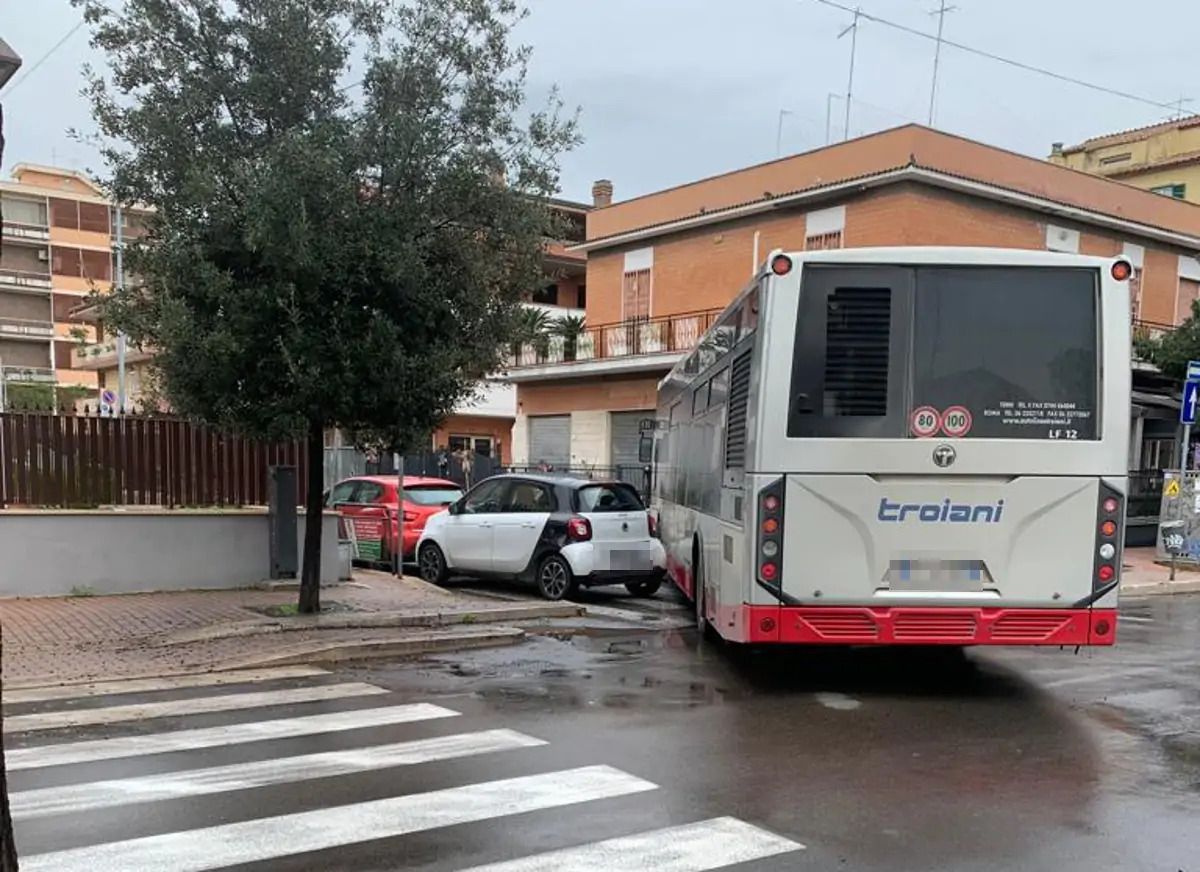 Bus Troiani incastrato