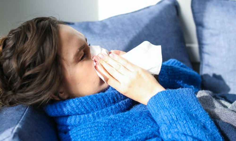 L'influenza australiana sta colpendo sempre più italiani, costringendoli a letto per una settimana. Quali sono i sintomi?