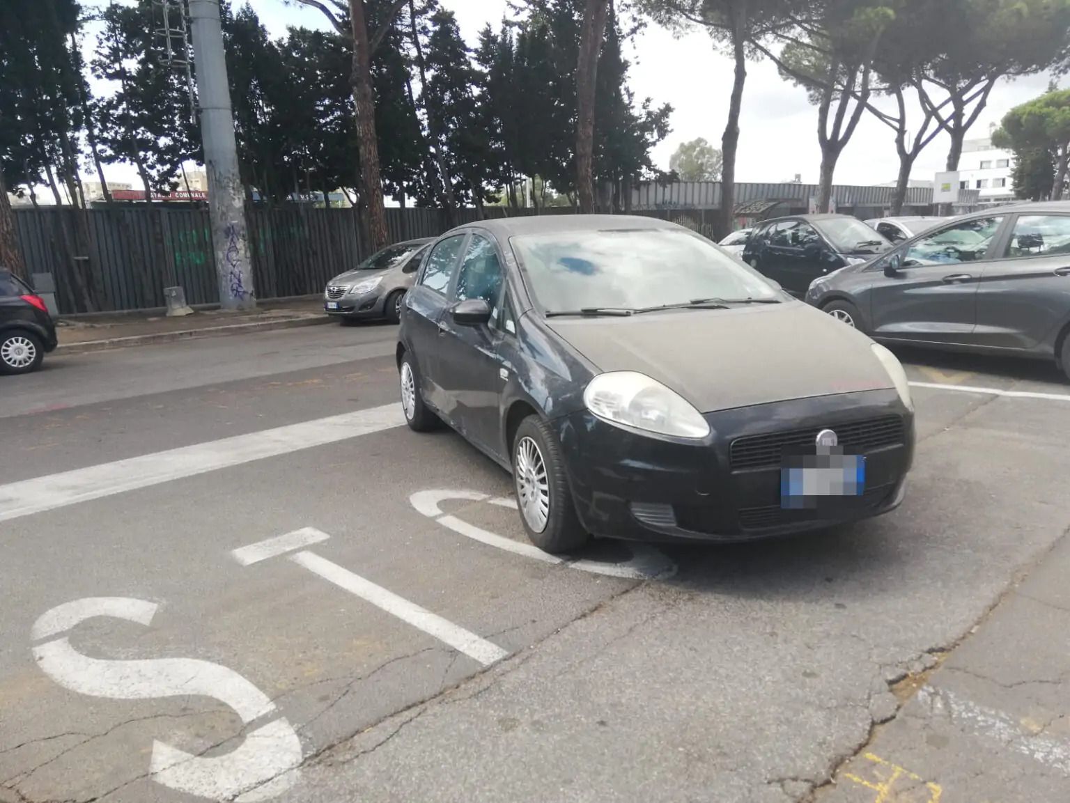 Auto parcheggio stop pomezia