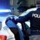 23enne aggredisce e rapina titolare di un negozio, arrestata dalla polizia