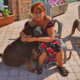 sbranata dai suoi cani