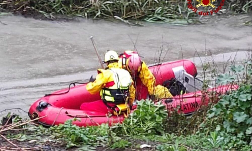 sommozzatori per recuperare i corpi sul lago maggiore