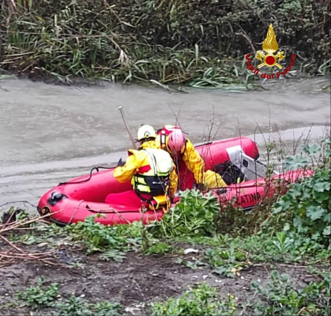 sommozzatori per recuperare i corpi sul lago maggiore