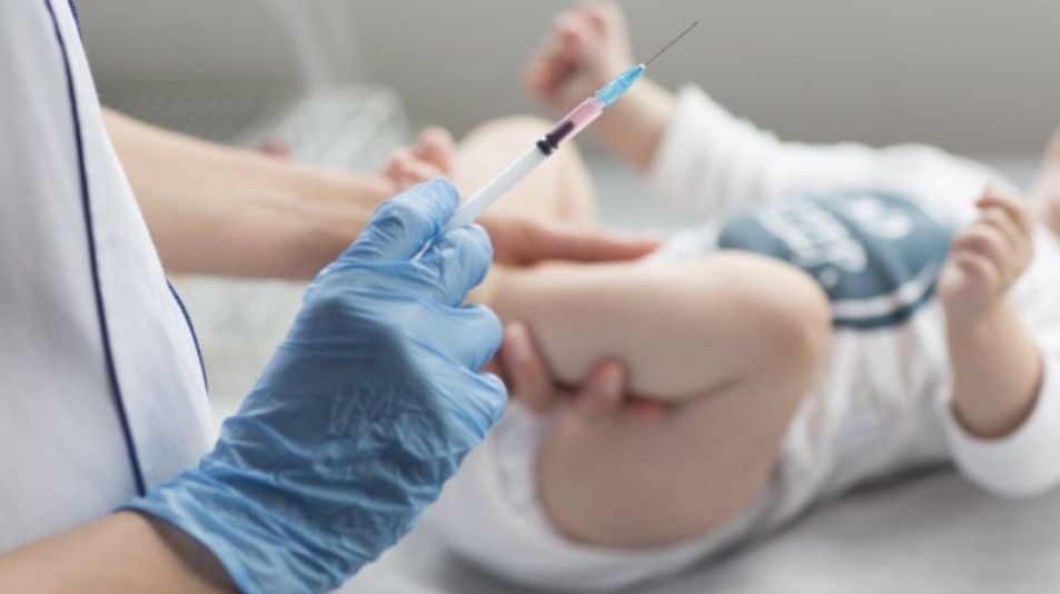 Covid, in Italia via libera al vaccino Pfizer per i bimbi sotto i 5 anni: ‘È raccomandato’
