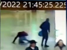 Il video dell'accoltellamento a Roma Termini