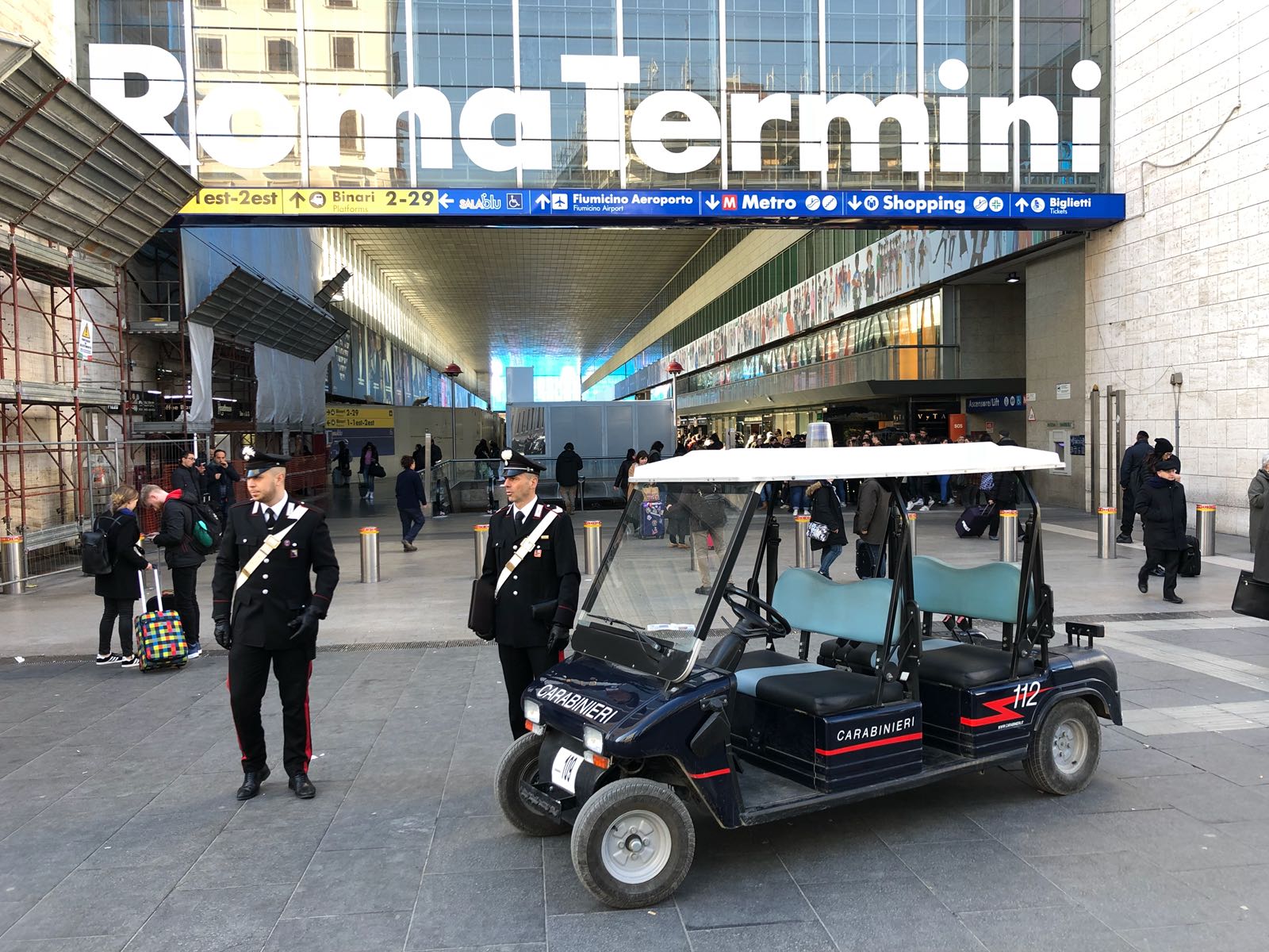 I controlli dei carabinieri alla stazione Termini