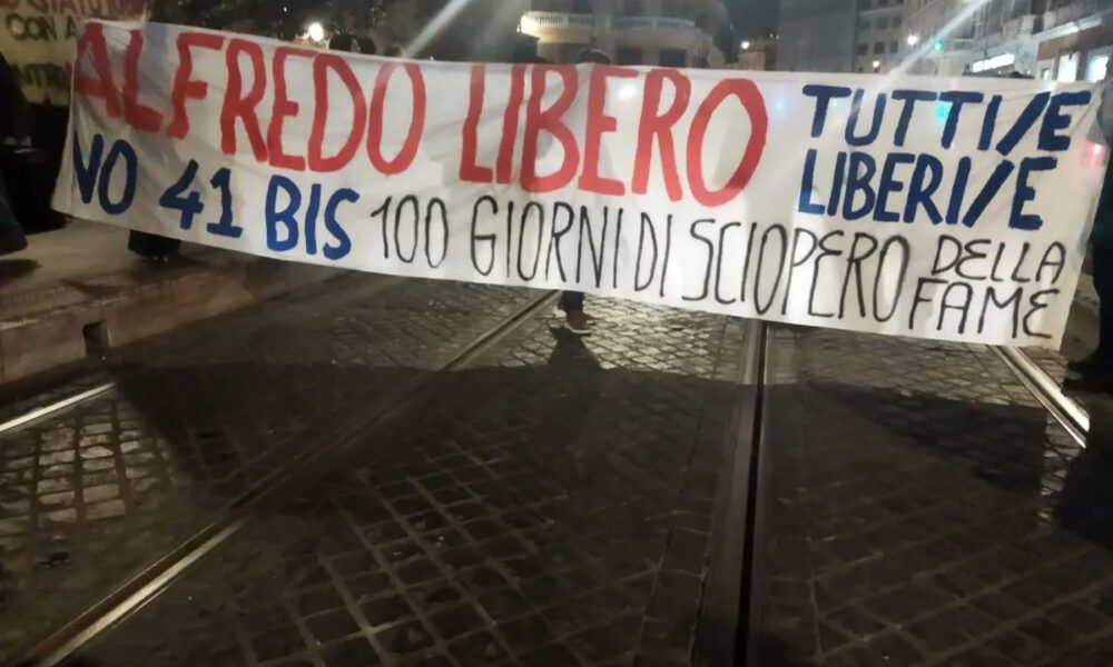 Caso Cospito, ancora una manifestazione degli anarchici. È in corso il presidio contro il 41 bis davanti alla Corte di Cassazione.