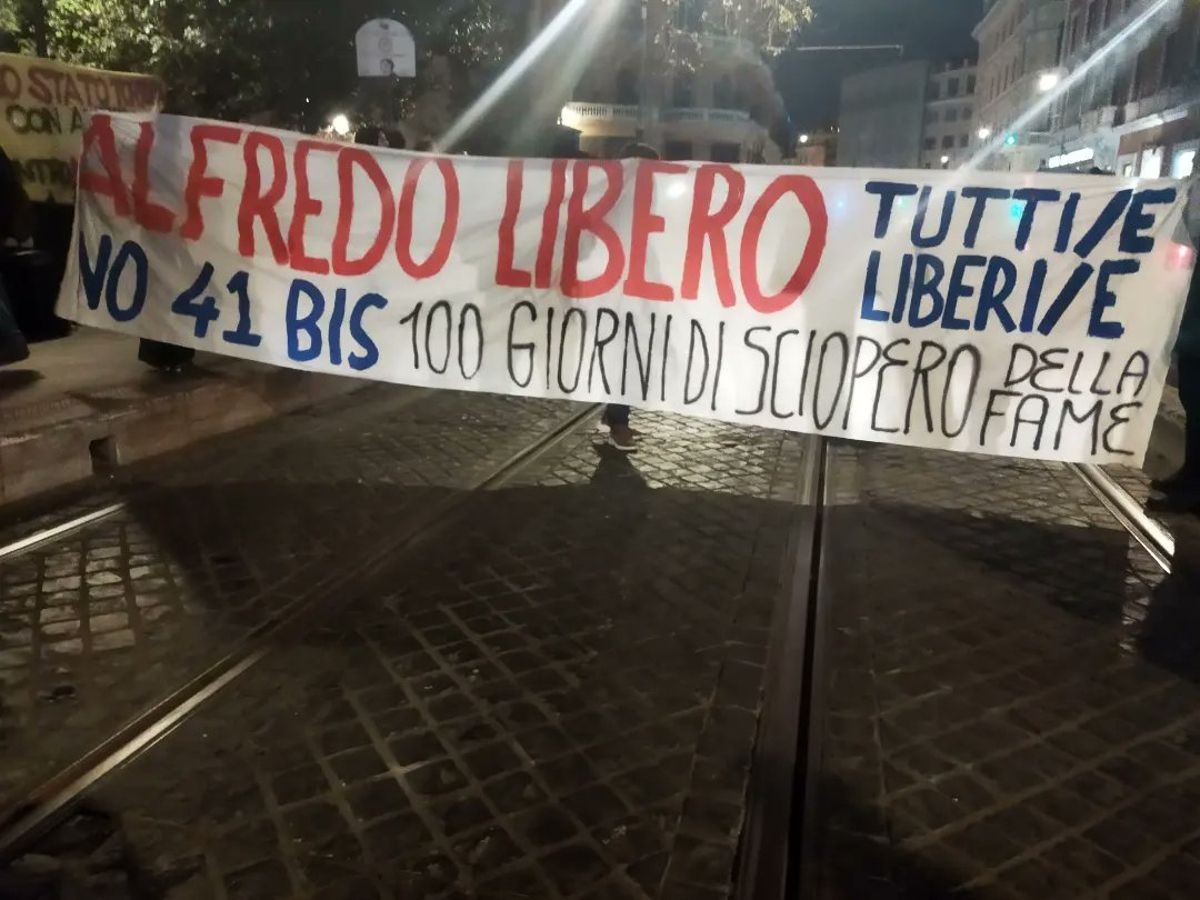 Caso Cospito, ancora una manifestazione degli anarchici. È in corso il presidio contro il 41 bis davanti alla Corte di Cassazione.