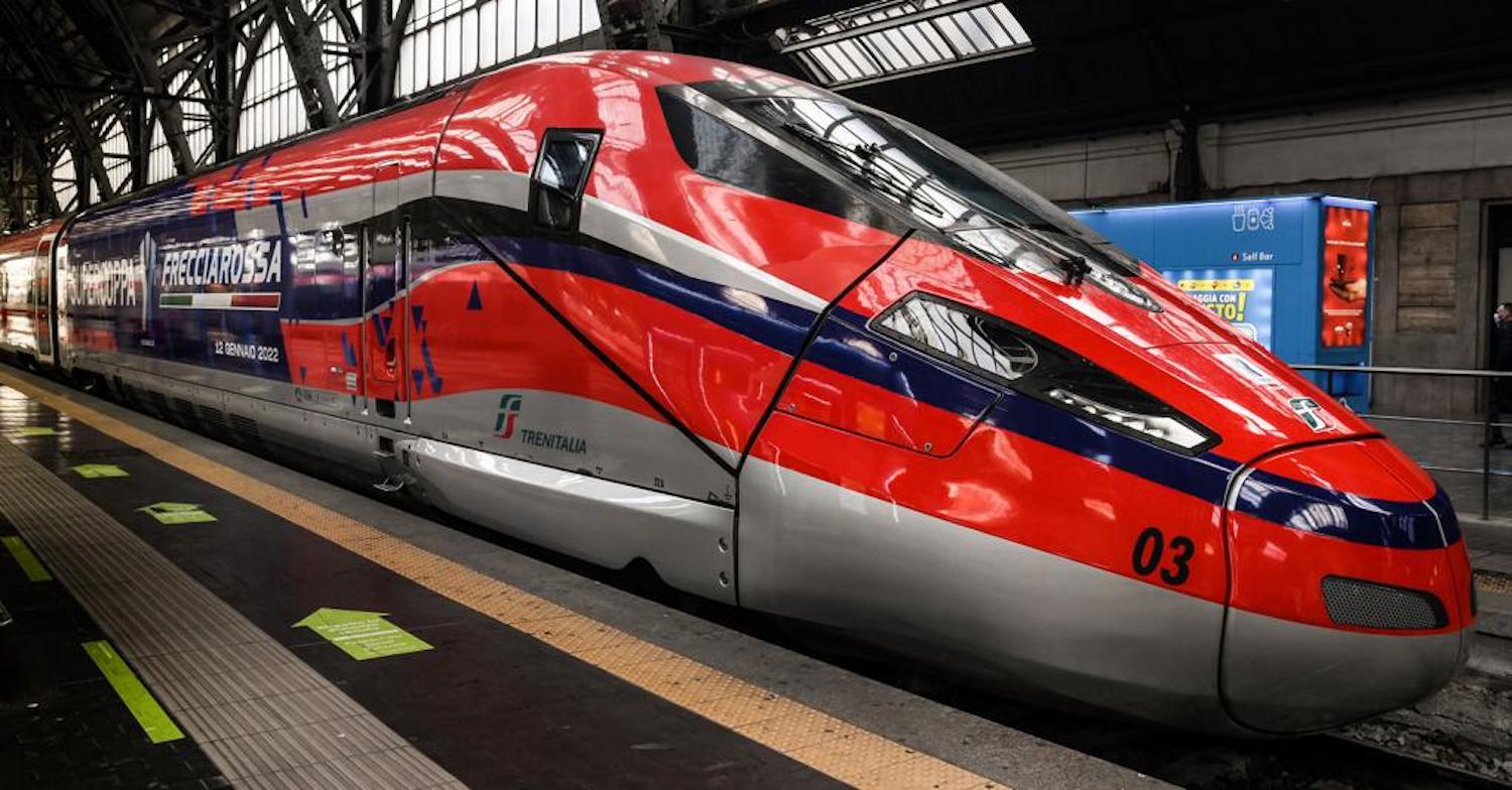 Ci sarà tra Roma e Milano un nuovo collegamento ferroviario, ad alta velocità di Trenitalia. Ecco quando sarà attivo e cosa sapere.
