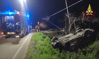Incidente a Minturno, auto si ribalta e finisce nel fosso