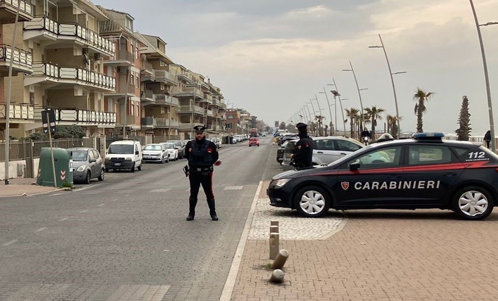 OSTIA - I Carabinieri durante i controlli