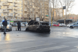 auto in fiamme viale marconi