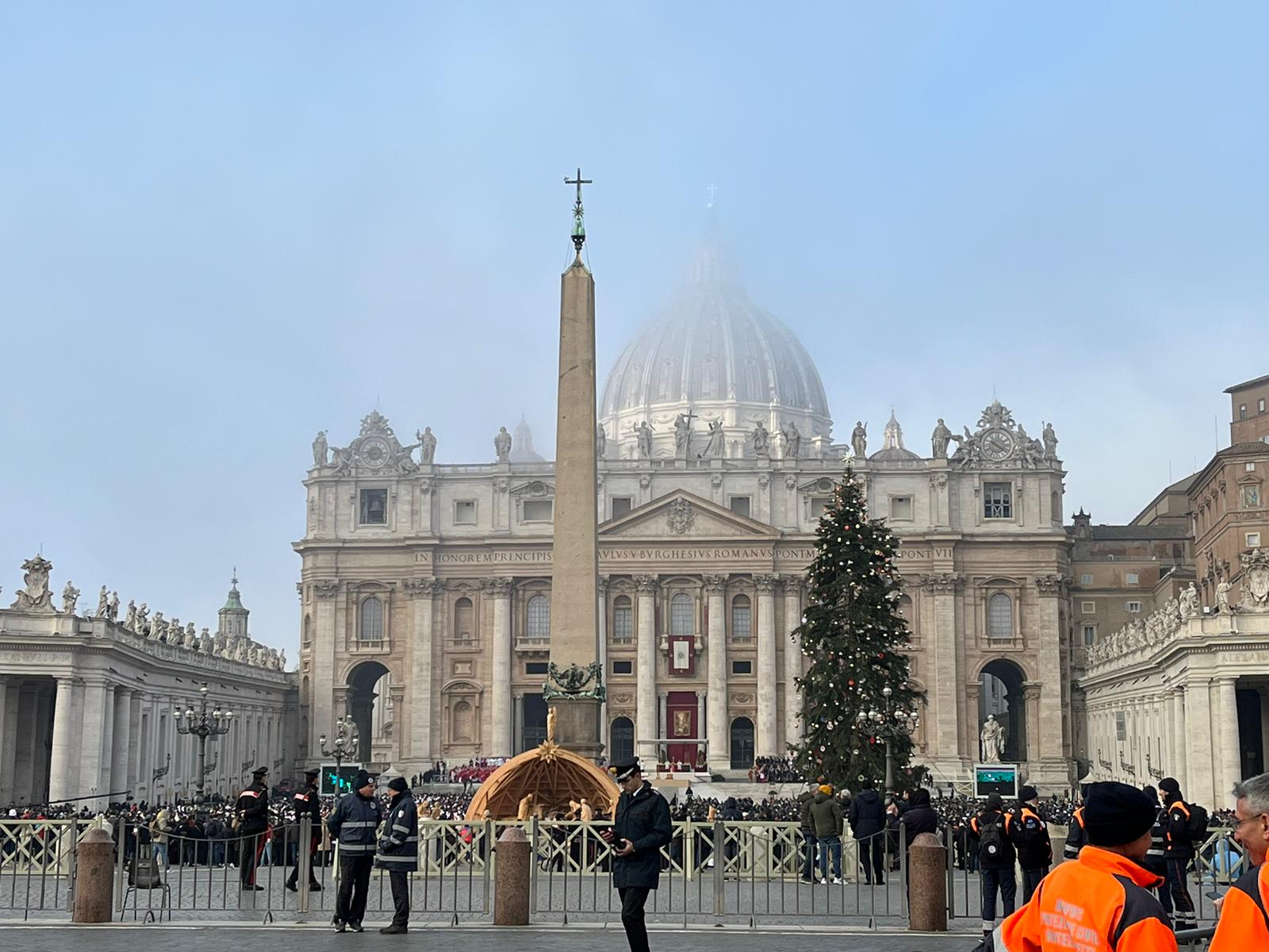 Basilica di San Pietro per i funerali  di Ratzinger