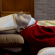 Aperte le Grotte Vaticane per rendere omaggio a Papa Ratzinger