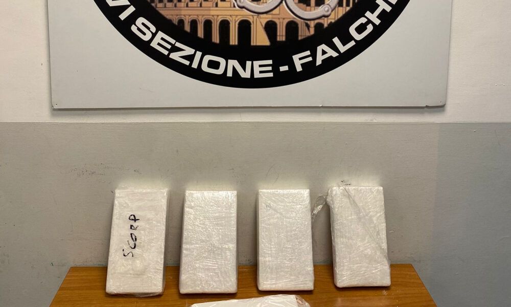 Falchi arrestano corrieri della droga sulla Roma Teramo. la sostanza sequestrata
