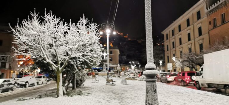 Neve a Roma: nevicata ai castelli romani, le foto più belle