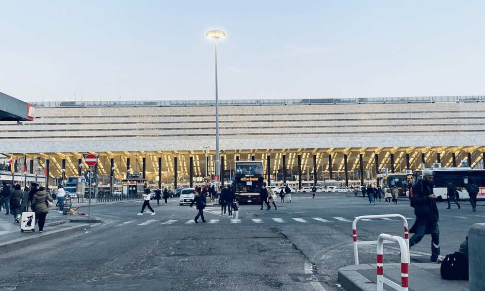 La zona della stazione Termini fa paura. L'apprensione deriva dai fenomeni violenti che spesso si verificano nei pressi dell'importante scalo.