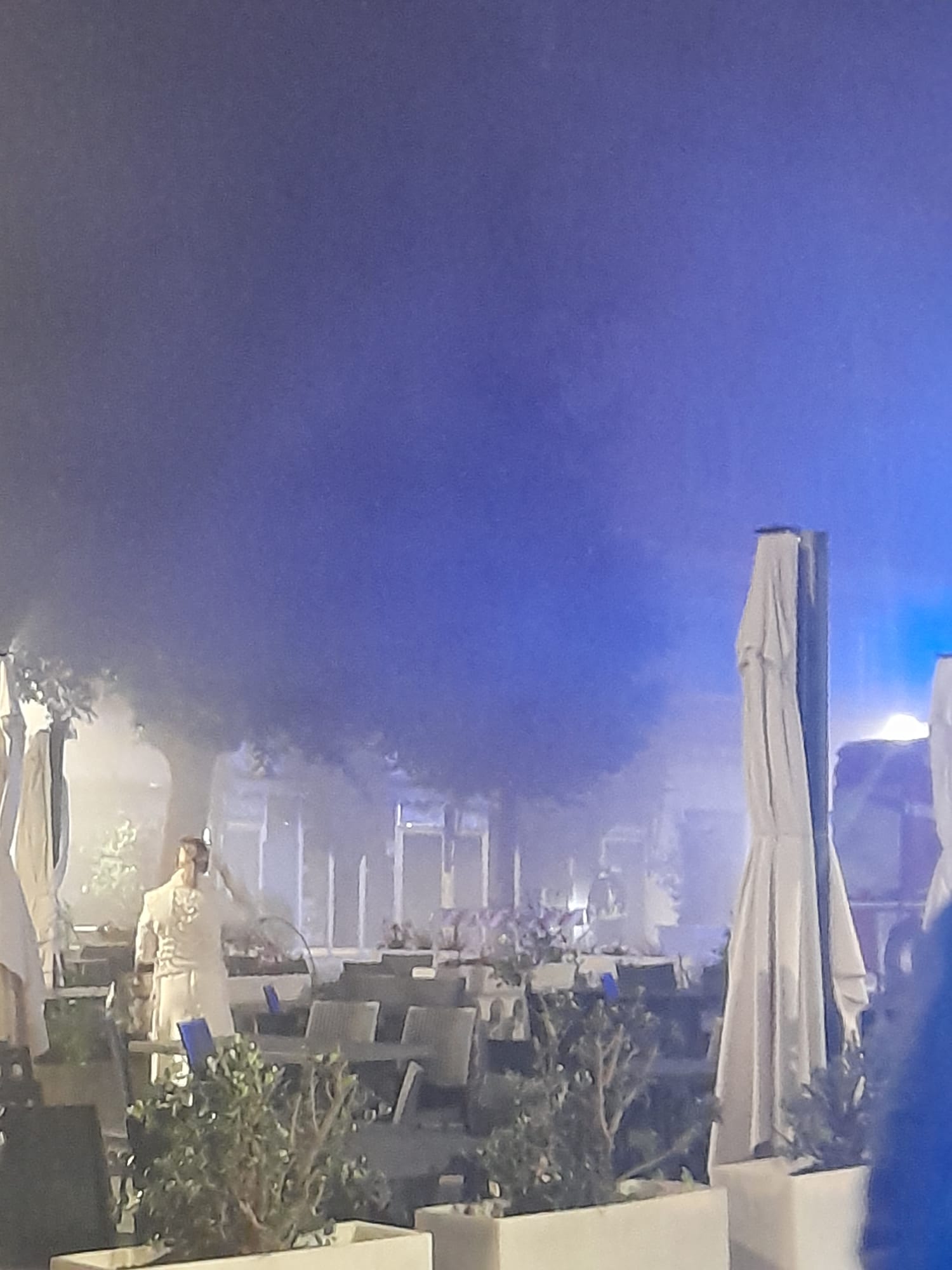 Anzio, incendio nello storico Emporio Venturi: il fumo invade piazza Pia (FOTO)