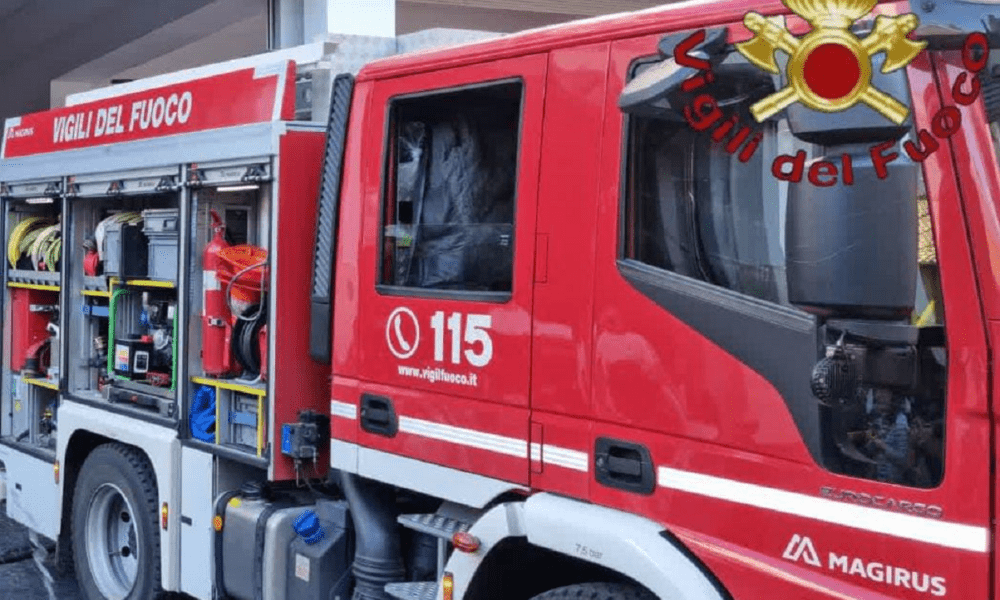 auto ncc prende fuoco poi esplode Roma