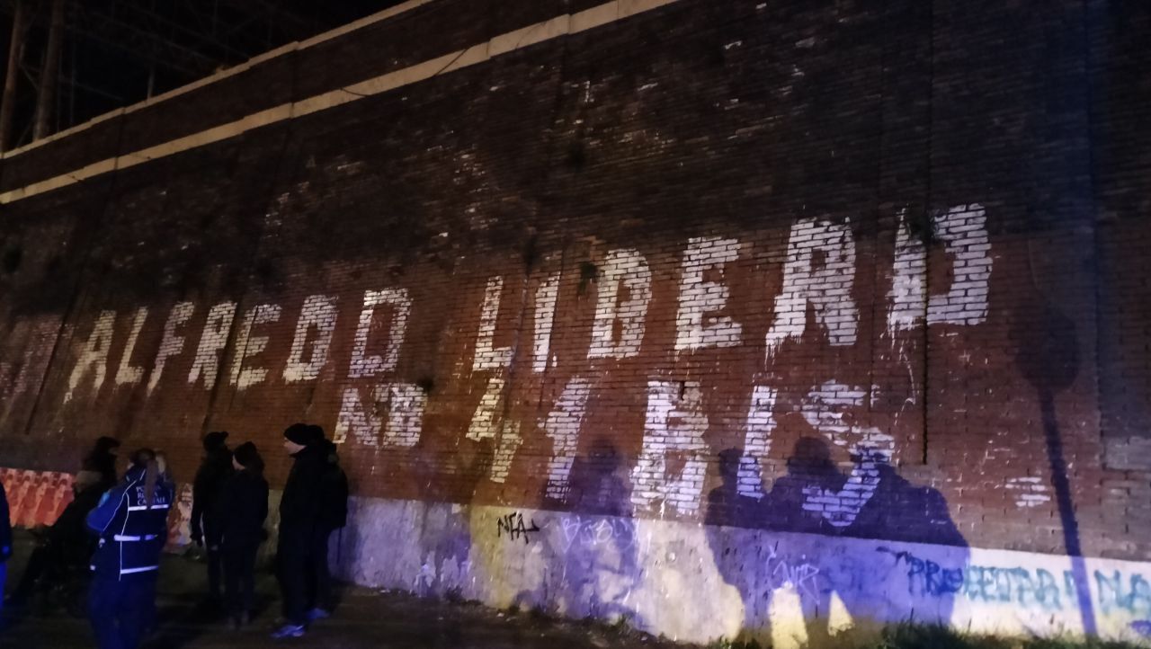 Caso Cospito, non ancora proteste da parte degli anarchici: l'ultimo scontro ieri in Piazza di Porta Maggiore. Denunciate 2 persone.