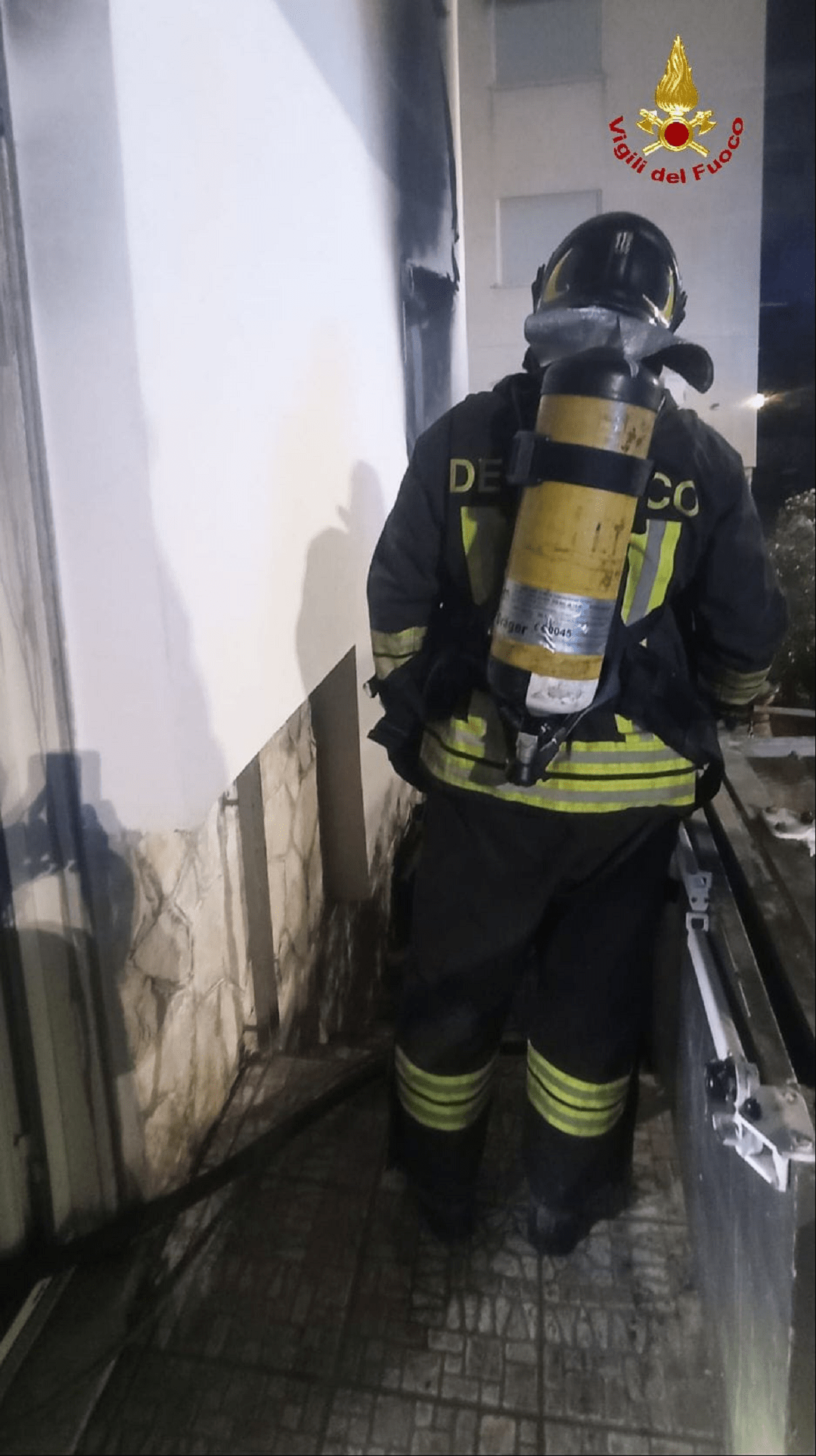 Pompiere, incendio a Formia