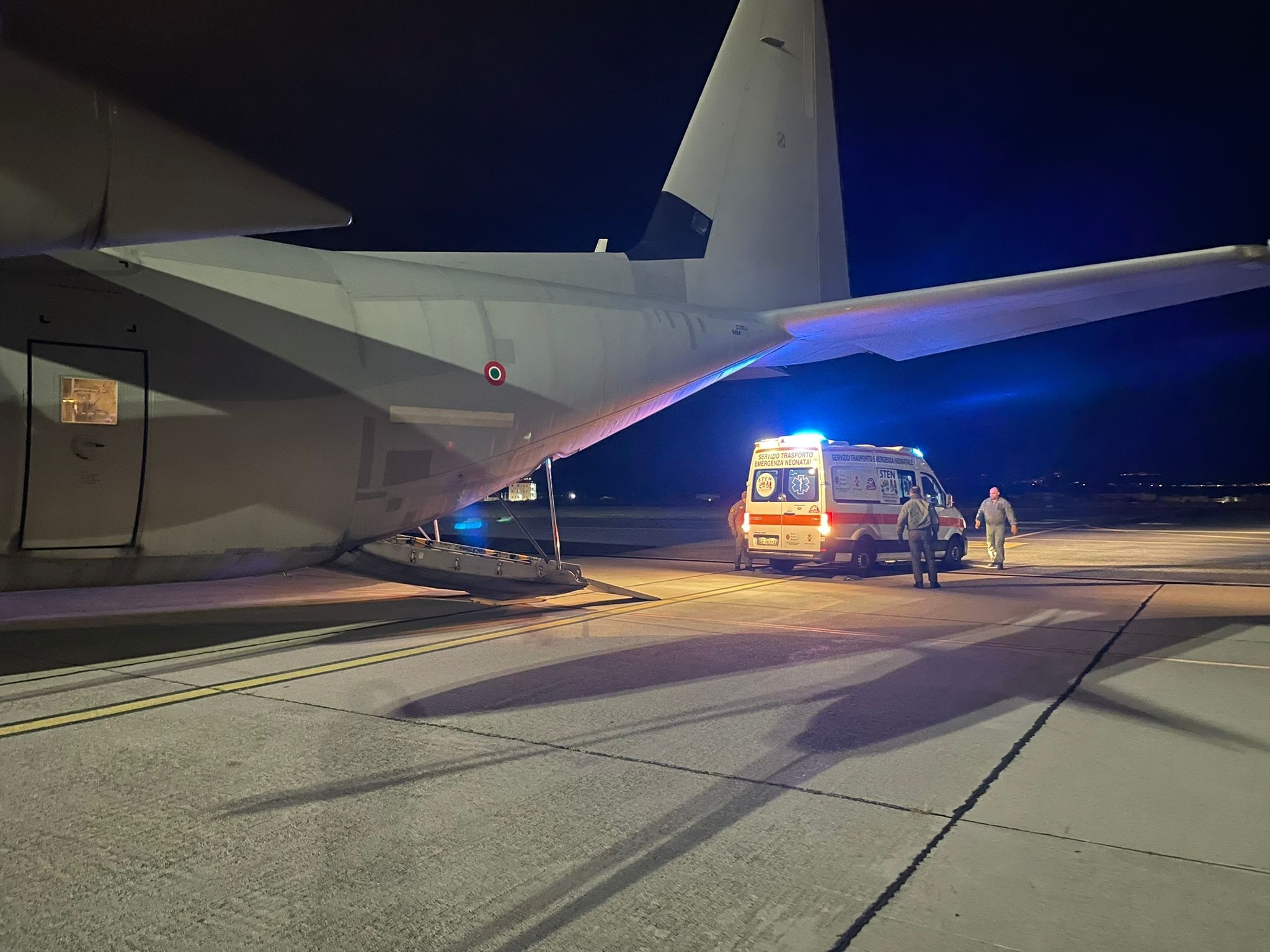 Il volo d'urgenza dell'Aeronautica Militare da Reggio Calabria a Ciampino per un neonato di appena tre giorni in pericolo di vita.