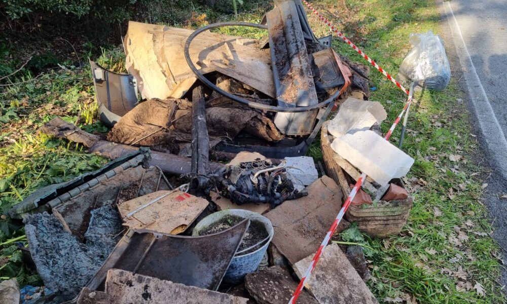 Pomezia, abbandono di rifiuti in via Arno: il Comune chiede l’intervento di Gualtieri Pomezia, abbandono di rifiuti in via Arno: il Comune chiede l’intervento di Gualtieri
