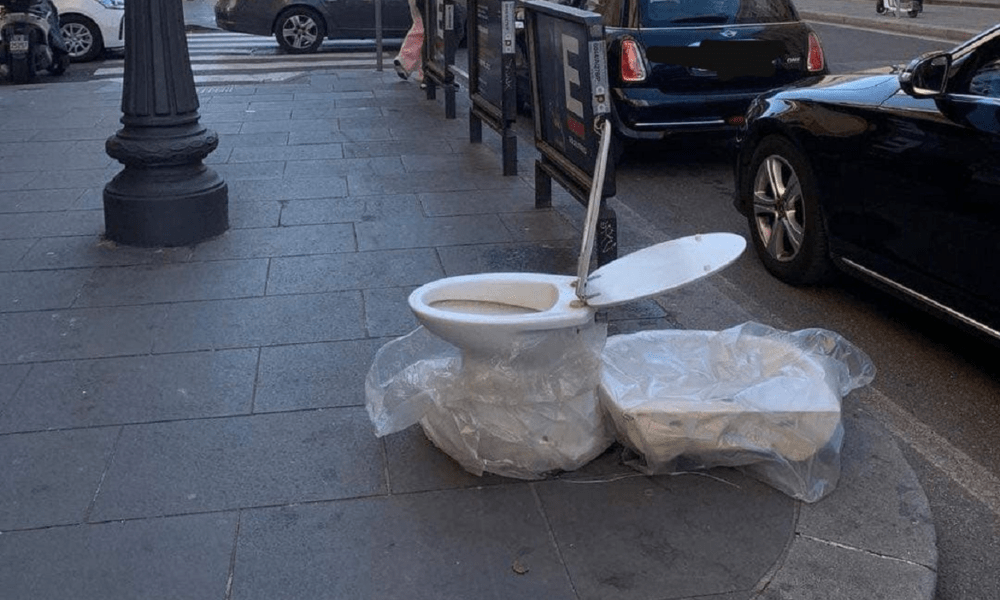 Water abbandonato alla Stazione Termini