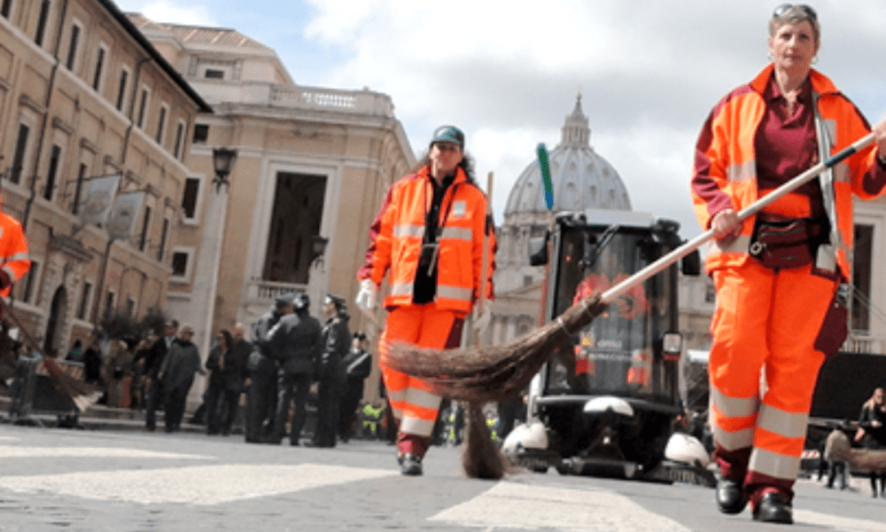 Un diffuso assenteismo quello registratosi all'interno di Ama che ha portato al licenziamento di 33 persone. I dettagli.