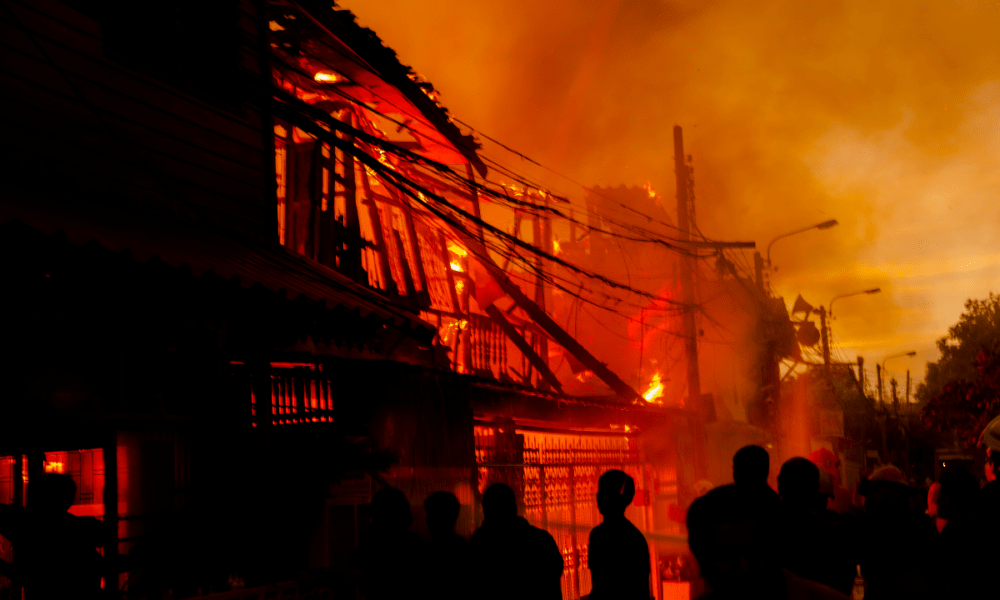 casa in fiamme