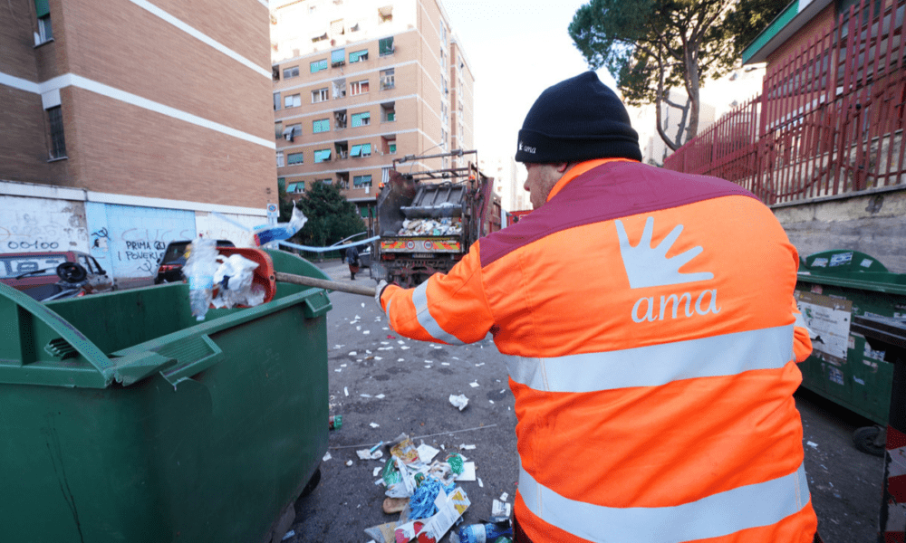 Furti di carburante in Ama: stando alle indagini della Procura sarebbero circa 22mila i dipendenti "furbetti"