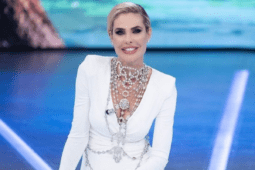 Ilary Blasi che presenta l'Isola dei Famosi