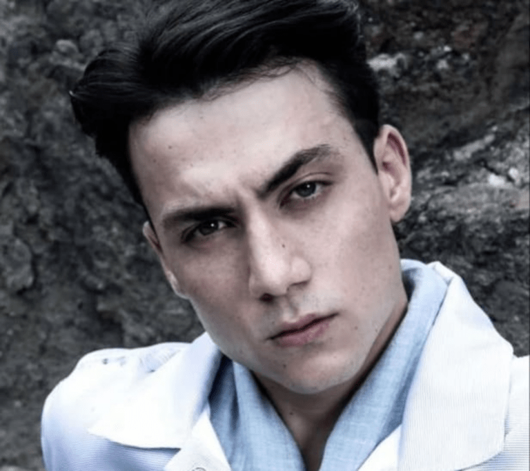 Matteo Paolillo (Edoardo) di Mare Fuori è fidanzato con Alessia Fenderico chi è, le foto insieme Matteo Paolillo (Edoardo) di Mare Fuori è fidanzato con Alessia Fenderico chi è, le foto insieme