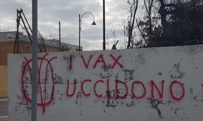 scritte no vax anzio