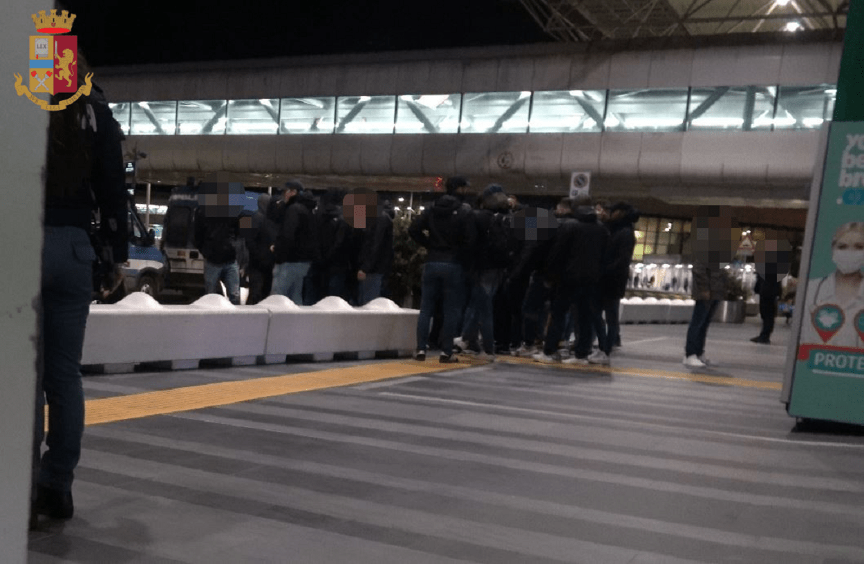 I tifosi in arrivo a Fiumicino