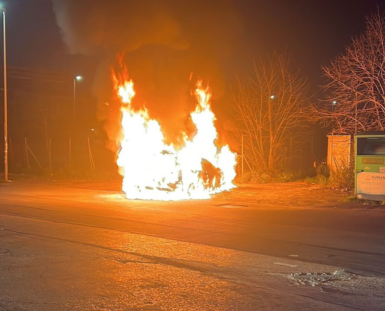 Auto a fuoco a Torvaianica