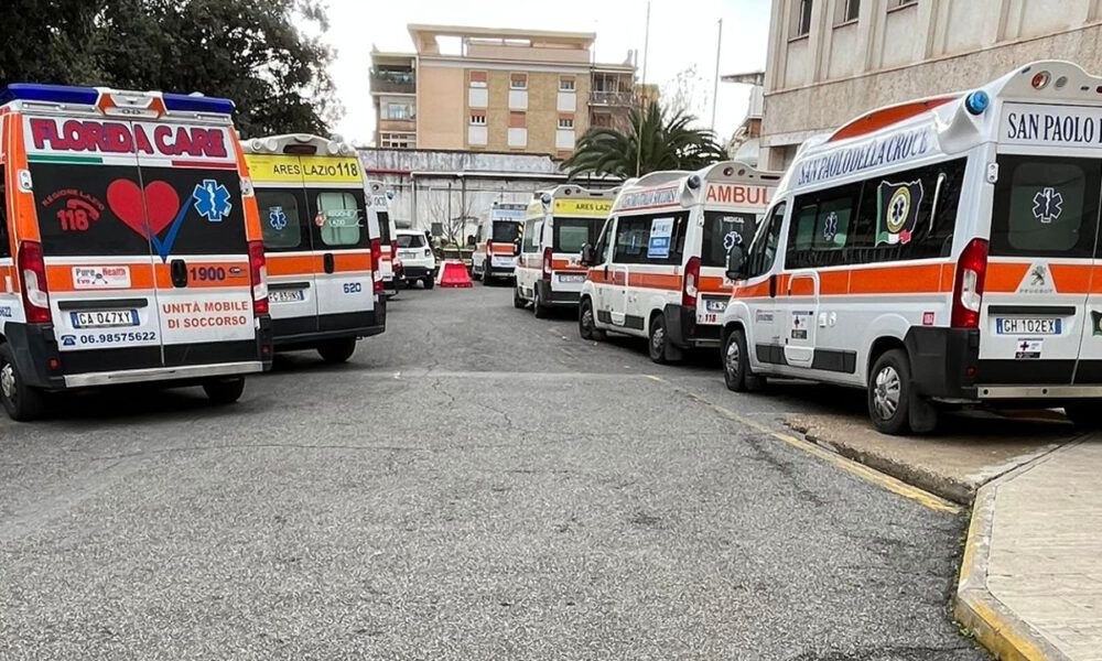 Ambulanze ferme al pronto soccorso