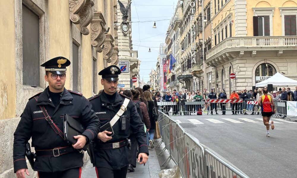 controlli carabinieri in centro,