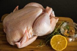 Carne di pollo e allarme listeria