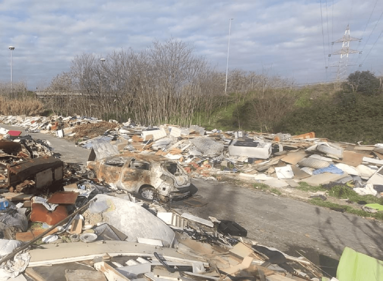 Discarica e baraccopoli in via Collatina Vecchia