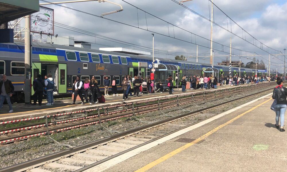 Pendolari fermi Roma Nettuno a Pomezia