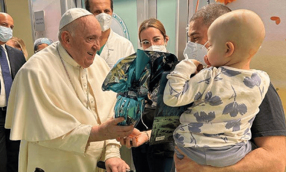 La visita di Papa Francesco ai bimbi del reparto oncologico del Gemelli