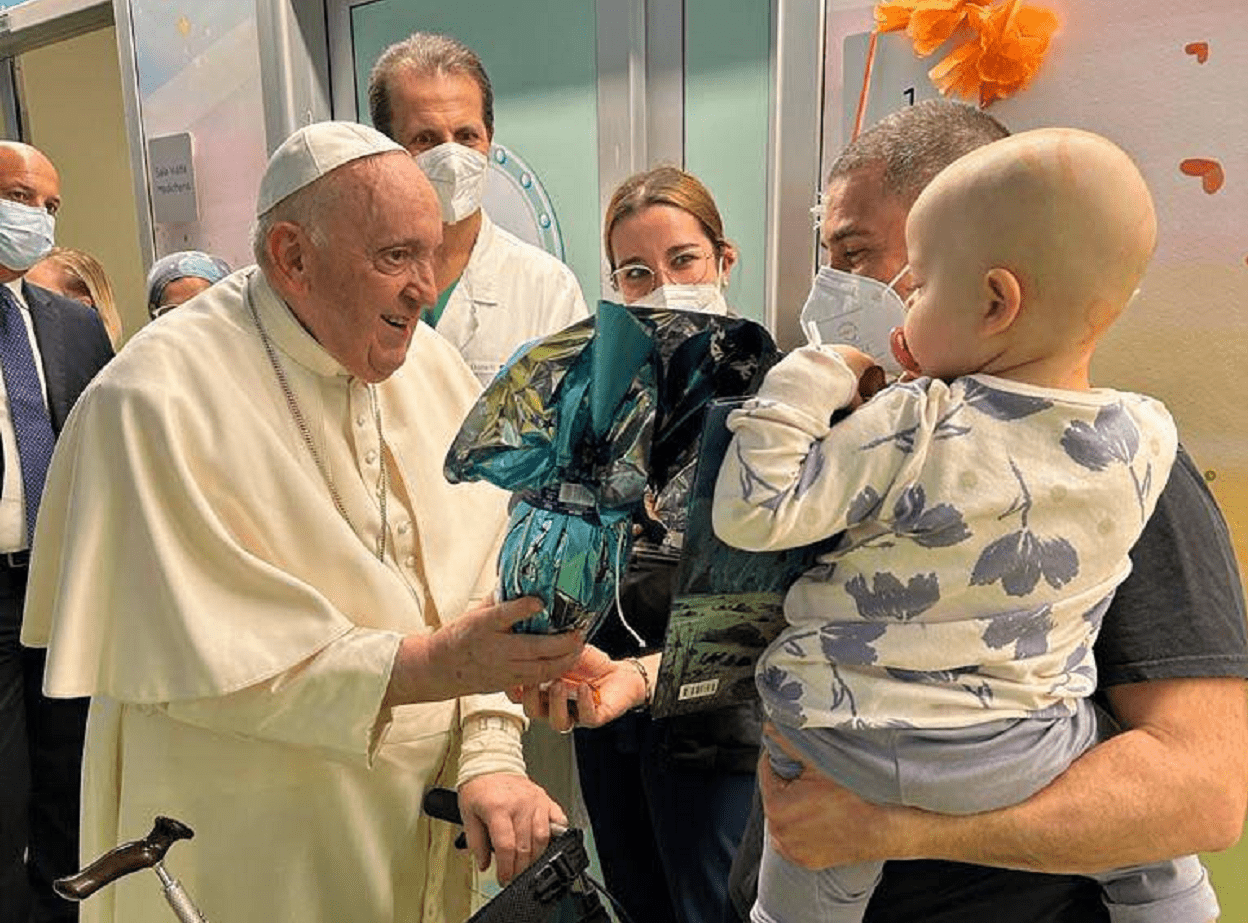 La visita di Papa Francesco ai bimbi del reparto oncologico del Gemelli