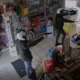 La rapina, con tanto di pistola, in tabaccheria.