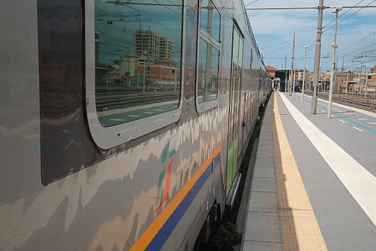 Stazione Civitavecchia, molestie sessuali sul treno